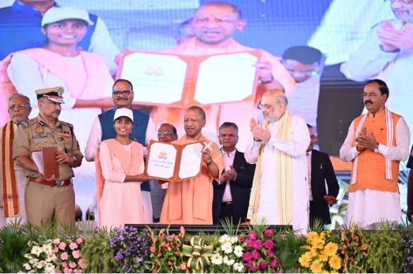 Chief Minister Yogi Adityanath in appointment letter distribution program