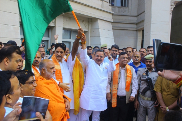 Minister Jaiveer Singh flagged off 50 pilgrims for Kailash Mansarovar