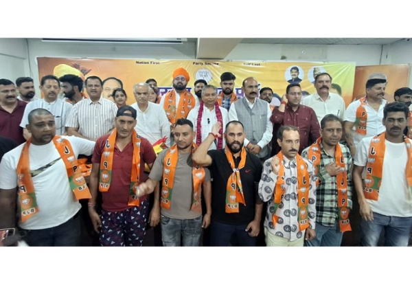 Prominent AIBCU leader, supporters join BJP