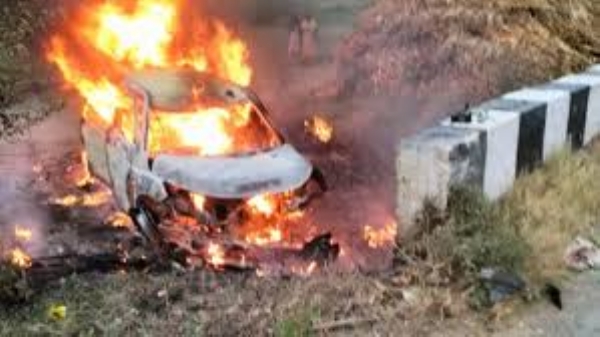 Car overturned, and caught fire in Bulandshahr