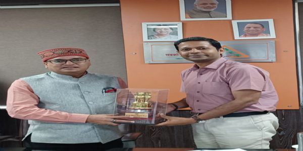 Indian Ambassador to Suriname Subhash P Gupta visits UPSDM HQ, stresses on global skill development of youth