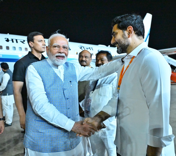Naidu Welcomes Modi for Grand Yoga Celebration: 2 Crore People to Join in Andhra Pradesh! Naidu Welcomes Modi for Grand Yoga Celebration: 2 Crore People to Join in Andhra Pradesh!