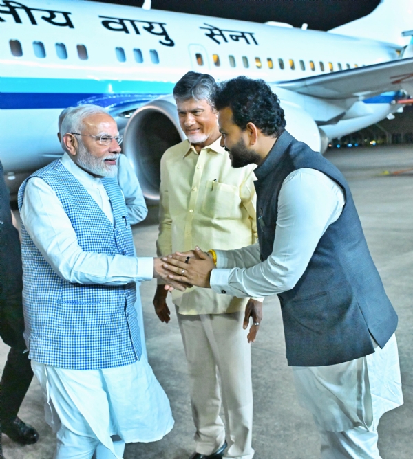 Naidu Welcomes Modi for Grand Yoga Celebration: 2 Crore People to Join in Andhra Pradesh! Naidu Welcomes Modi for Grand Yoga Celebration: 2 Crore People to Join in Andhra Pradesh!