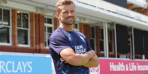 Middlesex appoints Dane Vilas as interim first team coach