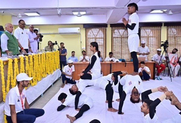 Deputy Chief Minister Brajesh Pathak congratulating the university management and students Deputy Chief Minister Brajesh Pathak congratulating the university management and students