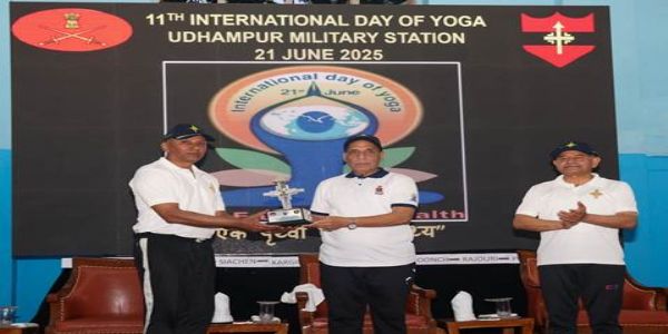 Defence Minister Performs various asanas & breathing exercises with 2,500 soldiers