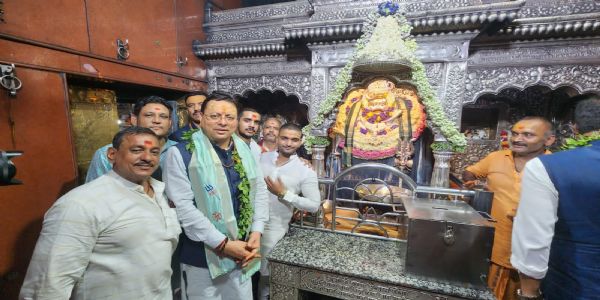 U’khand CM pays obeisance to Baba Vishwanath & Kalbhairav
