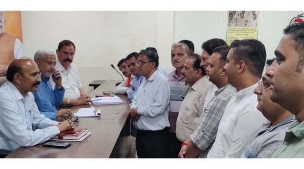 Sham Lal Sharma, Mohan Lal Bhagat hold public darbar at BJP Hqrs