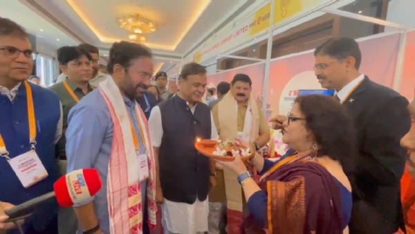 गुवाहाटी: सोनापुर स्थित मेफेयर रिज़ॉर्ट में शुक्रवार को शुरू दो दिवसीय द्वितीय उत्तर-पूर्व खनन और खनिज मंत्री सम्मेलन में मुख्यमंत्री डॉ. हिमंत बिस्व सरमा, केंद्रीय कोयला और खनन मंत्री जी. किशन रेड्डी और केंद्रीय राज्य मंत्री (खनन) सतीश चंद्र दुबे आदि की तस्वीर। गुवाहाटी: सोनापुर स्थित मेफेयर रिज़ॉर्ट में शुक्रवार को शुरू दो दिवसीय द्वितीय उत्तर-पूर्व खनन और खनिज मंत्री सम्मेलन में मुख्यमंत्री डॉ. हिमंत बिस्व सरमा, केंद्रीय कोयला और खनन मंत्री जी. किशन रेड्डी और केंद्रीय राज्य मंत्री (खनन) सतीश चंद्र दुबे आदि की तस्वीर।