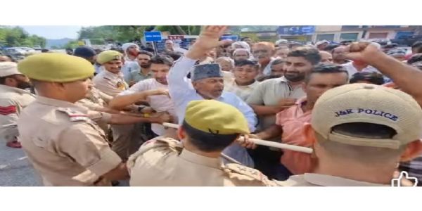 Villagers protest against unscheduled power cuts at Talwara