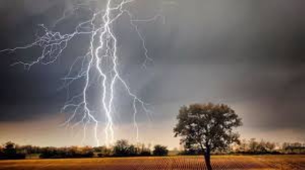 In Kaushambi, a mother and a teenage girl were killed when lightning hit them