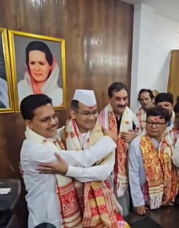 गौरव गोगोई असम प्रदेश कांग्रेस की कमान संभालने के बाद।