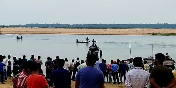 Three drowned while bathing in river after drinking alcohol, search continues