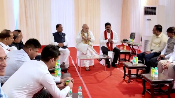 Amit Shah meets Chhattisgarh cops