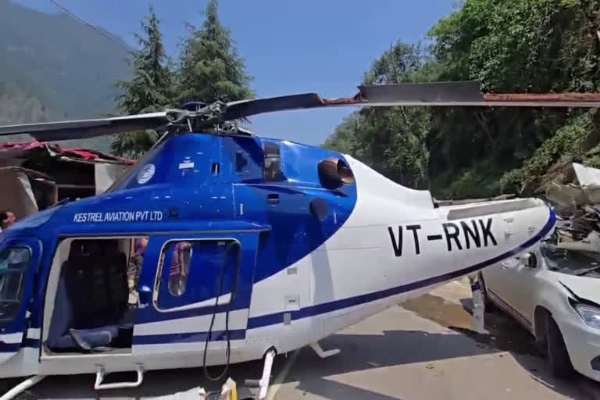 Helicopter crash-landed on road from Sirsi to Kedarnath