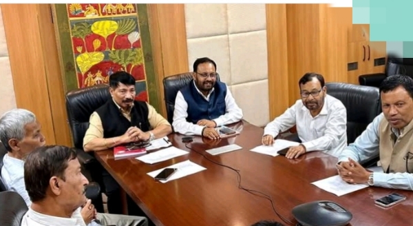 असम गन परिषद मुख्यालय में आयोजित बैठक की तस्वीर।
