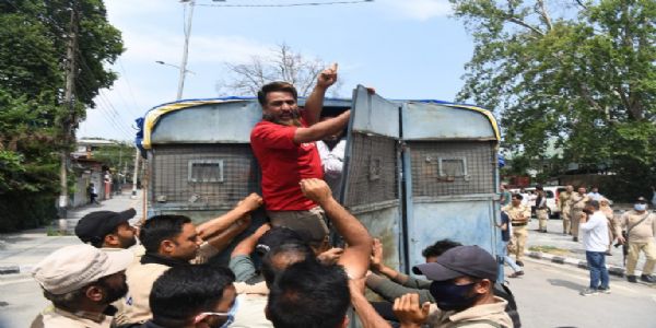PDP’s Protest March Against J&K Govt Thwarted By Police, Several Leaders Detained