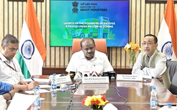 HD Kumaraswamy Launches Game-Changing e-Truck Scheme to Cut Freight Emissions and Boost Make in India