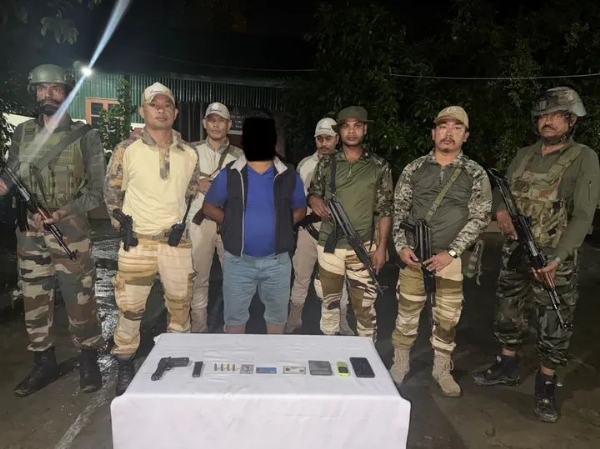 मणिपुर में गिरफ्तार उग्रवादी की तस्वीर।
