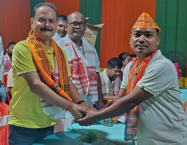 नगांव में भाजपा के सदस्यता अभियान की तस्वीर।