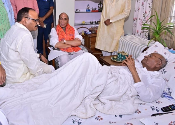Rajnath Singh reached the residence of former MLA Vidyasagar Gupta