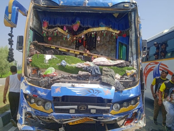 10 Amarnath Pilgrims Injured In Road Accident In South Kashmir