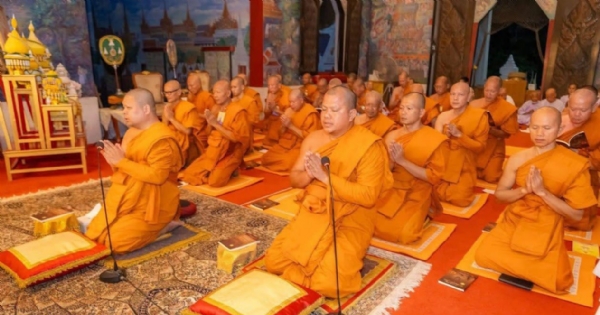 75 Buddhist followers from Thailand doing Varshavas in Kushinagar