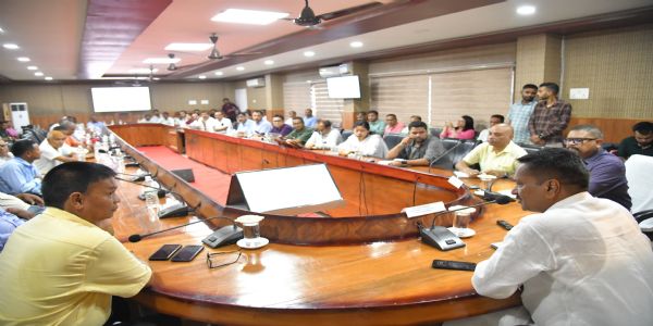 Minister Singhal holds meeting on Dong dam; makes surprise hospital visit in Mushalpur