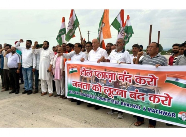 Cong protests against Akhnoor Toll Plaza