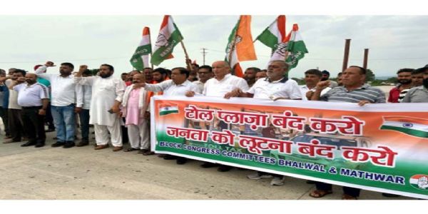 Cong protests against Akhnoor Toll Plaza