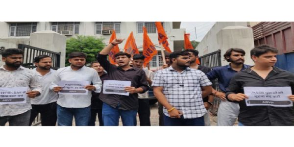 BJYM, ABVP protest for early re-advertisement of Naib-Tehsildar posts