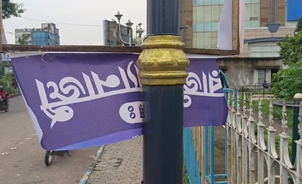 Political tension in Shibpur after TMC hoardings torn down