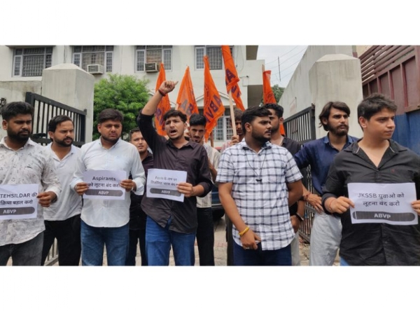 BJYM, ABVP protest for early re-advertisement of Naib-Tehsildar posts