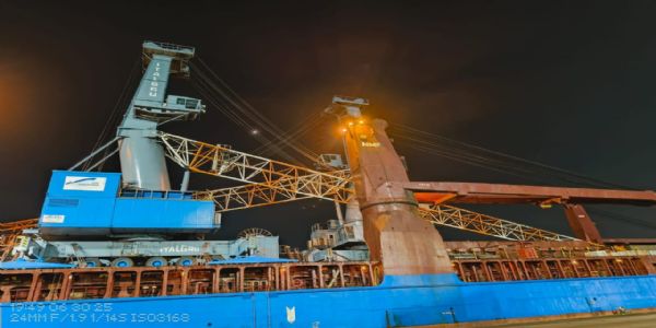Electric Mobile Harbour Cranes Deployed for the First Time at Kolkata Dock, Marking a Major Step Toward Green Port Operations