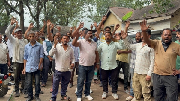 Safai Karamchari Union protests in front of Municipal office