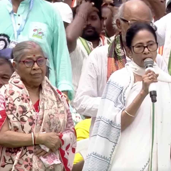 Pahalgham victim family with Mamata