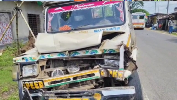 Vehicle carrying TMC supporters to Shahid Diwas Rally crashes in Howrah, three injured