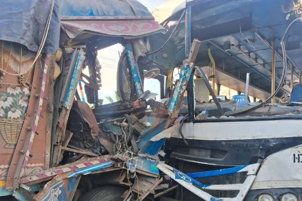 Head-on collision between passenger bus and truck in Kakdwip, 10 seriously injured
