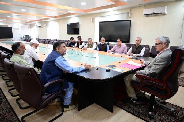 CM Omar Abdullah Takes Serious View Of Misbranded Machine-Made Carpets