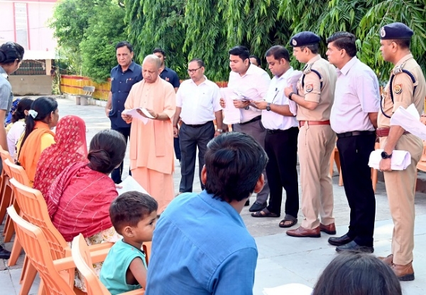 Chief Minister Yogi Adityanath met the people who came for Janta Darshan on Friday morning