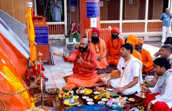 Holy mace pays obeisance at Sharika Bhawani temple