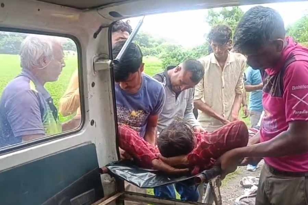 The injured hawker being taken to hospital