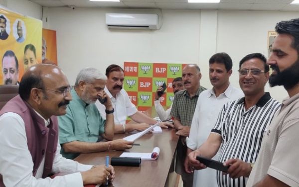 Sham Lal, Mohan Lal hold public darbar at BJP headquarters