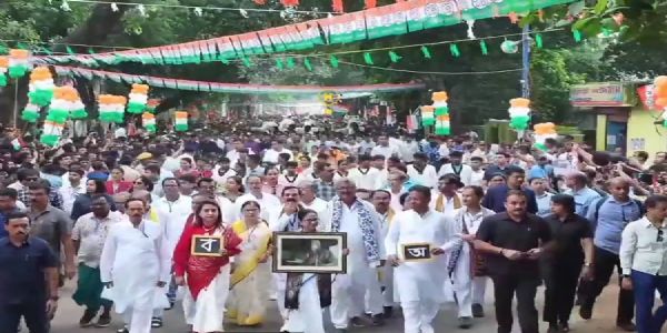 TMC hits streets with language movement; Mamata Banerjee raises voice for Bengali identity