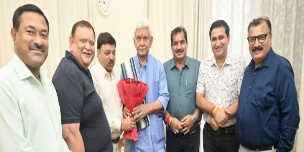 Traders’ Delegation Meets LG; Demands More Counters For Registration Of Amarnath Pilgrims