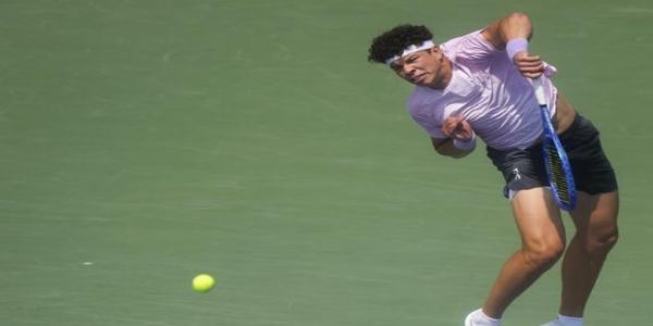 Shelton beats Frenchmen Adrian Mannarino for first time in three tries, winning 6-2, 6-3