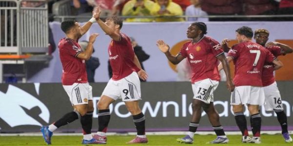 Premier League: Manchester United beats Bournemouth 4-1; West Ham defeats Everton 2-1