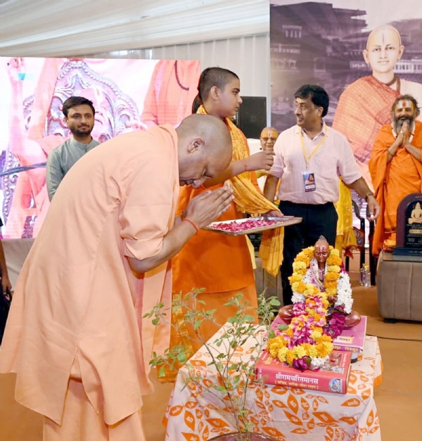 UP CM performs worship at Manas Mandir and Tulsi Kutir