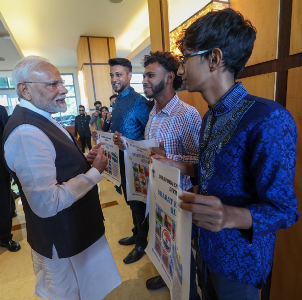 PM Modi Met youngsters Shankar Ramjattan, Nicholas Maraj and Vince Mahato, who are winners of the Bharat Ko Janiye (Know India) Quiz in Trinidad & Tobago.