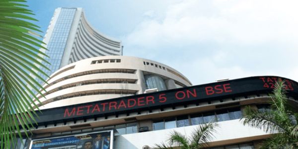 Stock market declines in early trading